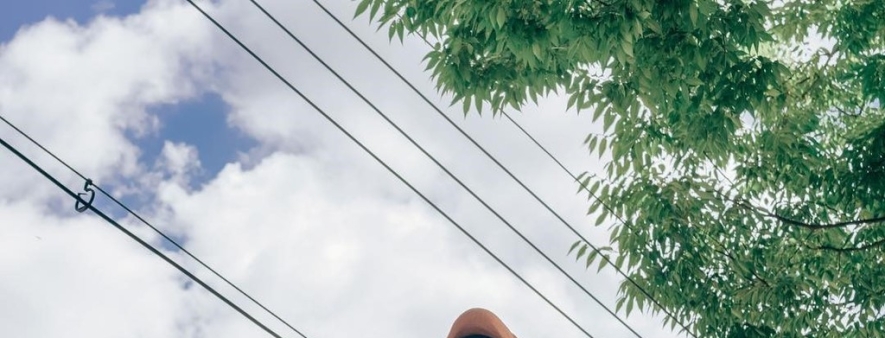 夏将至，一切都会变好。我们一起去郊游！